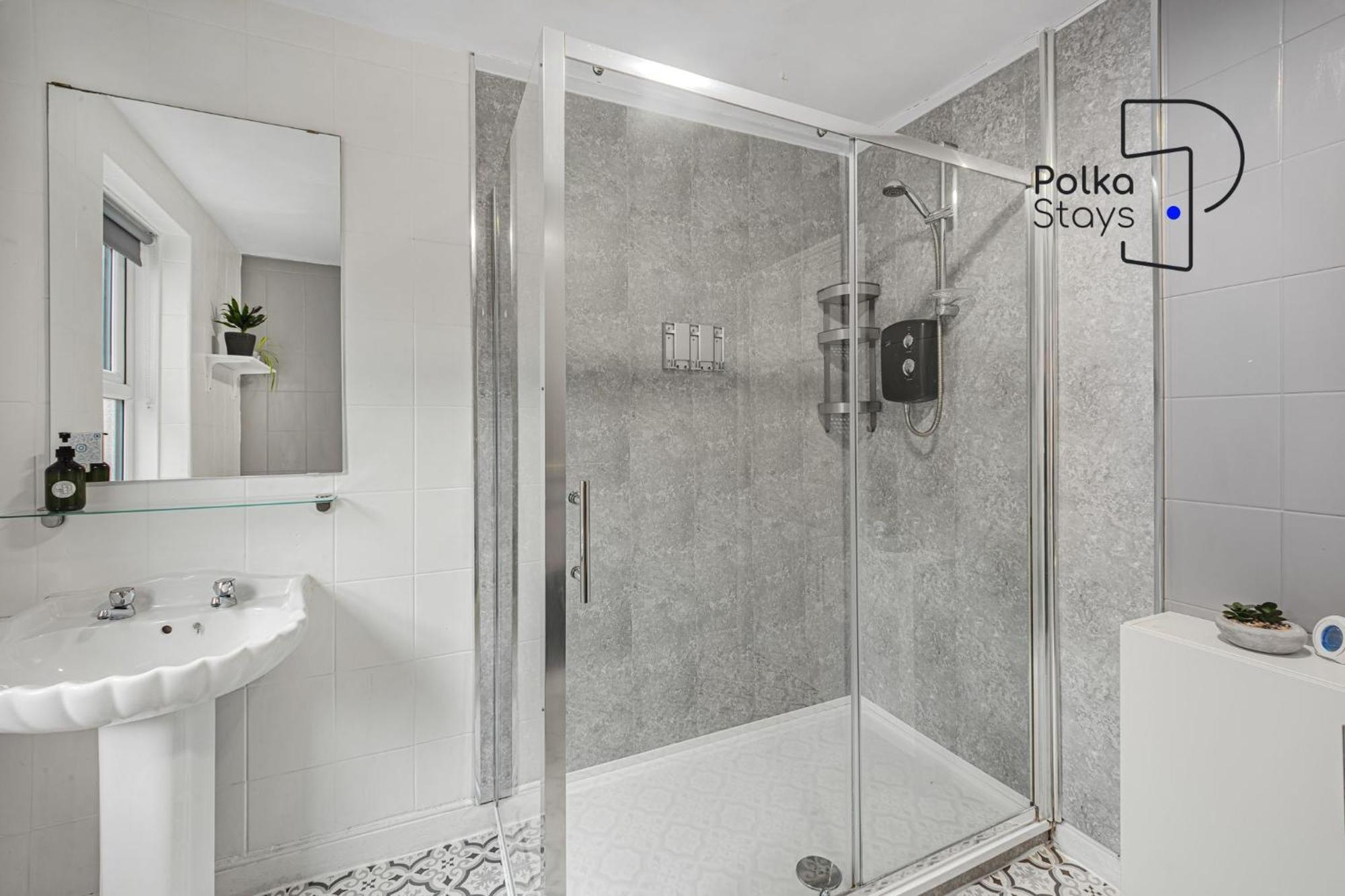 Polkadot Winter Gardens - Large Modern Apartments In Blackpool By Polkastays Extérieur photo