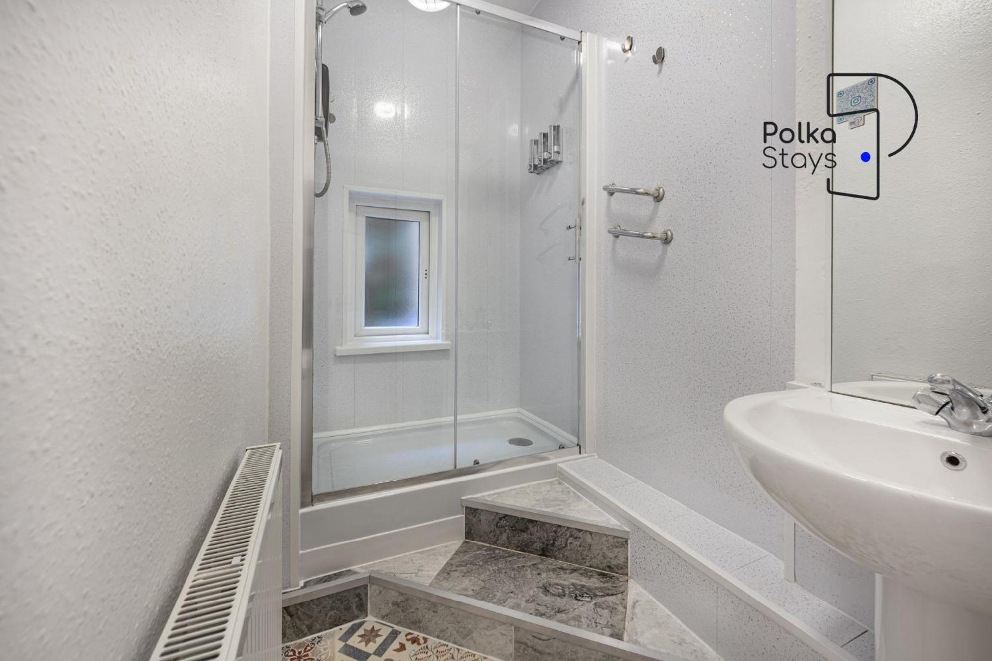 Polkadot Winter Gardens - Large Modern Apartments In Blackpool By Polkastays Extérieur photo
